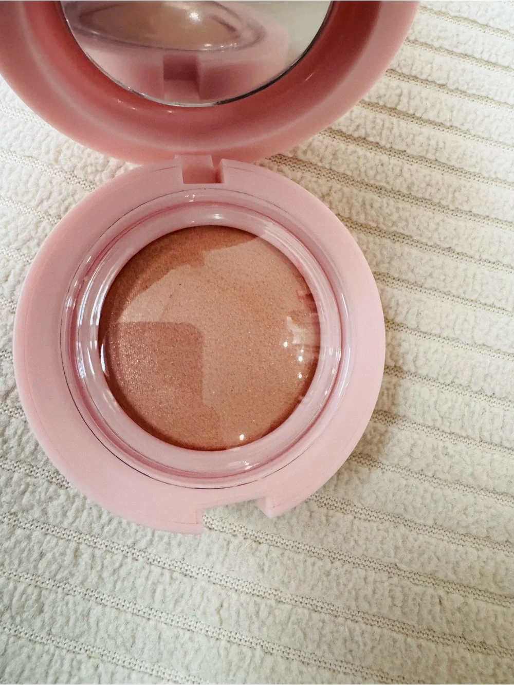 Kaja Mochi FLOW BOUNCY BLENDABLE HIGHLIGHTER in 02 - Prism New
